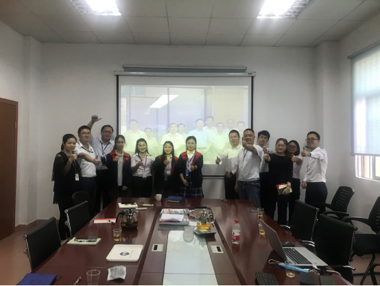 乐鱼页面在线登录-乐鱼(中国)软件与炎墨合影 乐鱼页面在线登录-乐鱼(中国)软件与炎墨合影